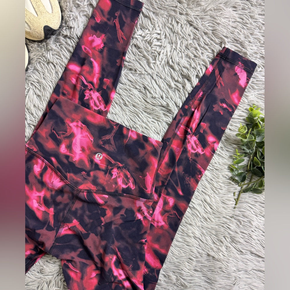 Lululemon Align High-Rise Pant 28"
Intensity Pink Blossom Multi size 0